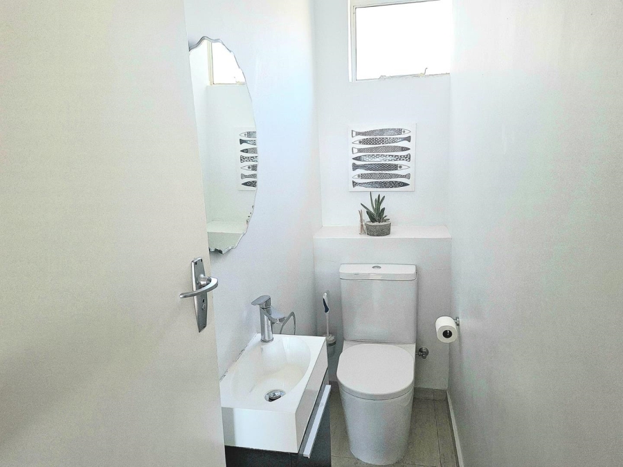 2 Bedroom Property for Sale in Sea Point Western Cape